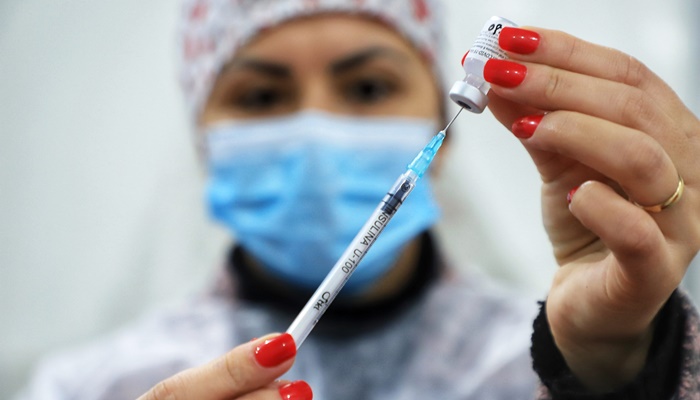  Capacitação ajuda profissionais na aplicação da vacina contra Covid-19 em menores de três anos