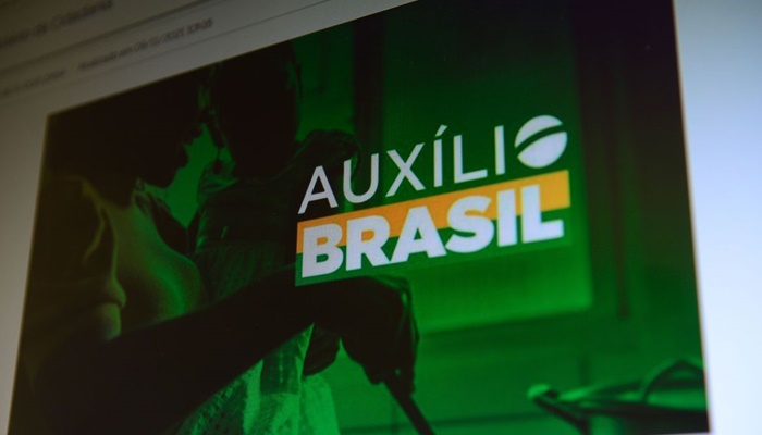 Beneficiários do Auxilio Brasil podem sacar hoje parcela de novembro
