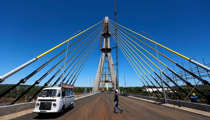 Nova ponte Brasil-Paraguai, em Foz do Iguaçu, está quase finalizada