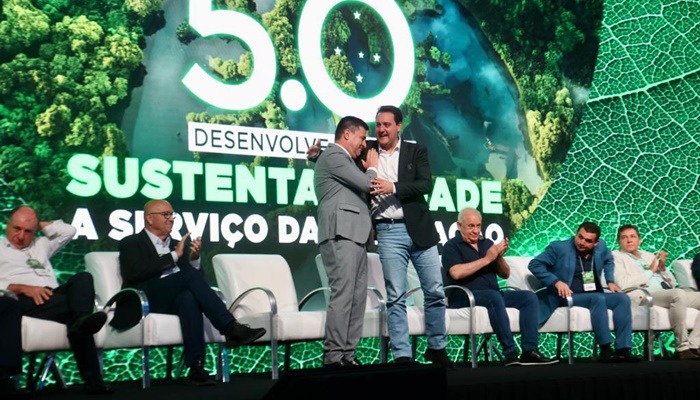 Governador defende expansão das políticas de sustentabilidade em encontro com prefeitos