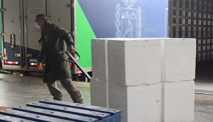  Paraná recebe mais 449,9 mil doses contra a Covid-19