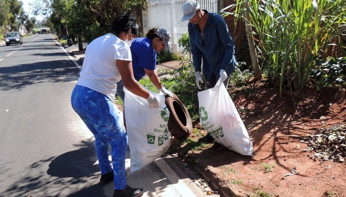  Força-tarefa retira 80 toneladas de objetos que acumulam água das cidades para combater a dengue