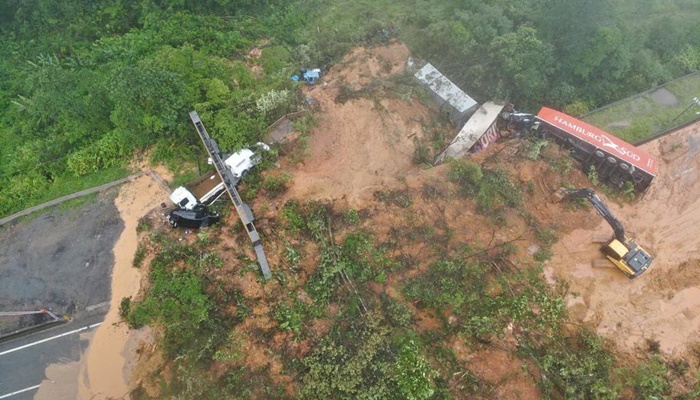  Governo do Paraná divulga telefones de contato para familiares das vítimas da BR-376