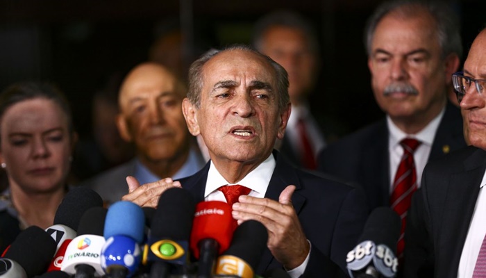 O relator do Orçamento no Congresso Nacional, senador Marcelo Castro (MDB-PI), informou nesta segunda-feira (28) ter protocolado a Proposta de Emenda à Constituição (PEC) da Transição. 