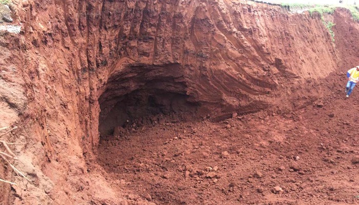 Diagnóstico da PR-445 revela pequena caverna sob a pista; serviços de correção iniciaram