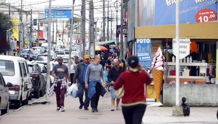Empregos temporários aquecem economia paranaense neste fim de ano