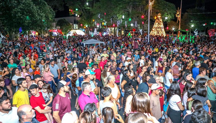  Natal de Laranjeiras: abertura reúne famílias laranjeirenses na Praça Nogueira do Amaral