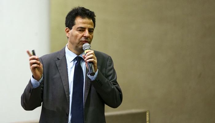 Ministro defende aperfeiçoamento de marcos legais do setor energético