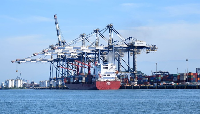 Balança comercial fecha 2022 com superávit recorde de US$ 62,3 bilhões