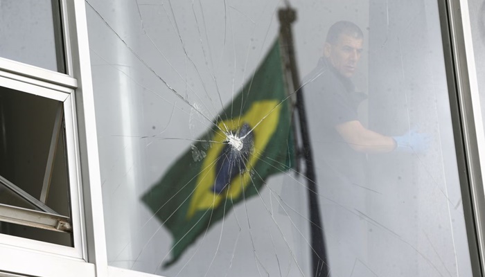 Ministro da Secom diz que ações terroristas não vão paralisar governo