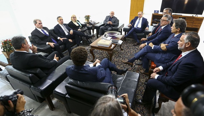 Em nota, presidentes dos Três Poderes chamam atos de "golpistas"