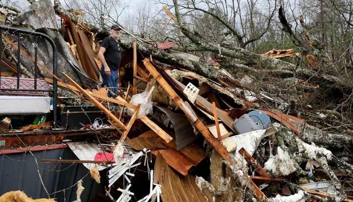 Tornados causam pelo menos sete mortes nos Estados Unidos