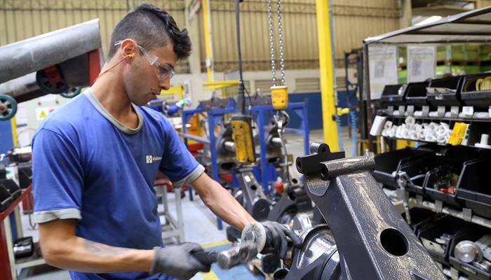  Paraná é o maior gerador de empregos para jovens de 18 a 29 anos da região Sul