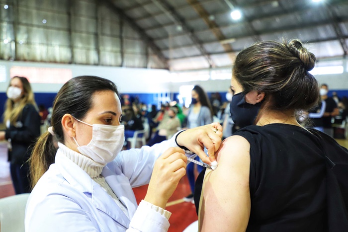  Campanha de vacinação contra a Covid-19 completa dois anos no Paraná