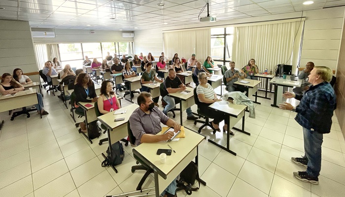  Agentes da rede Sine do Paraná passam por curso de capacitação e requalificação
