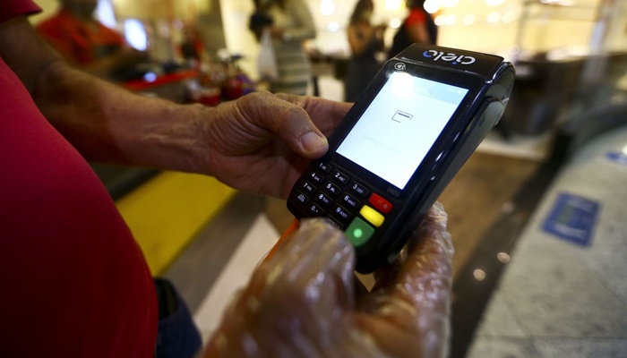 Banco Central deixa de regular cartões de auxílio-alimentação em março