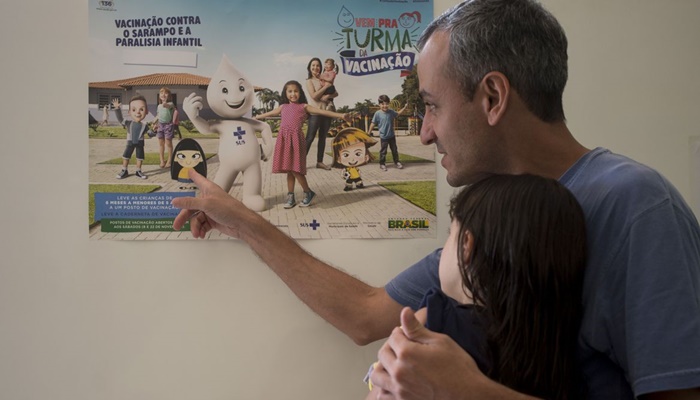 Comunicação sobre vacinas deve ser permanente, defendem especialistas