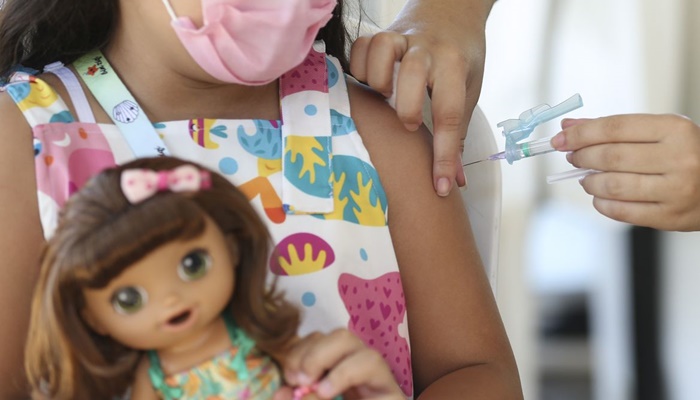 Ministério da Saúde recebe 1,8 milhão de doses da CoronaVac 