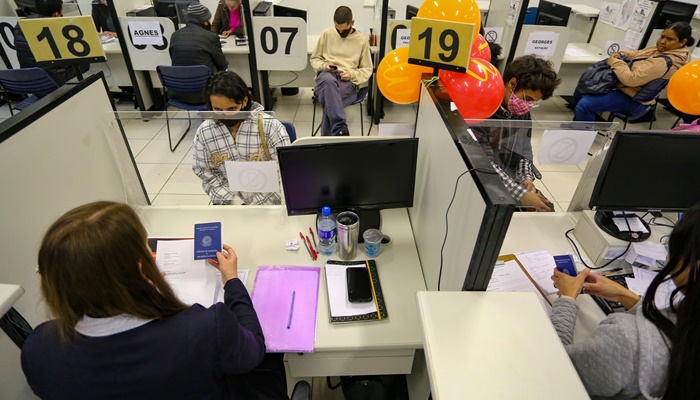  Muitas oportunidades: Agências do Trabalhador iniciam semana com oferta de 14,2 mil vagas