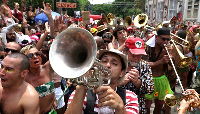 Carnaval: pessoas com sintomas respiratórios devem evitar aglomerações