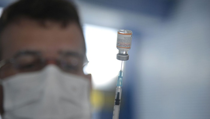 Brasil começa a aplicar vacina bivalente contra covid-19