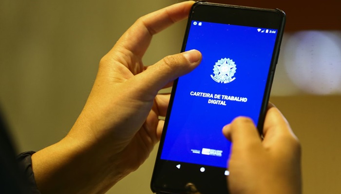 Emprego sem carteira assinada atingiu volume recorde em 2022