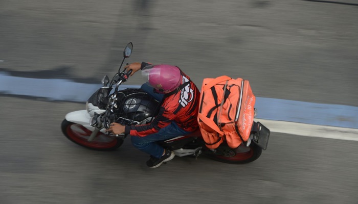 Trabalho por aplicativo será regulamentado este semestre, diz ministro