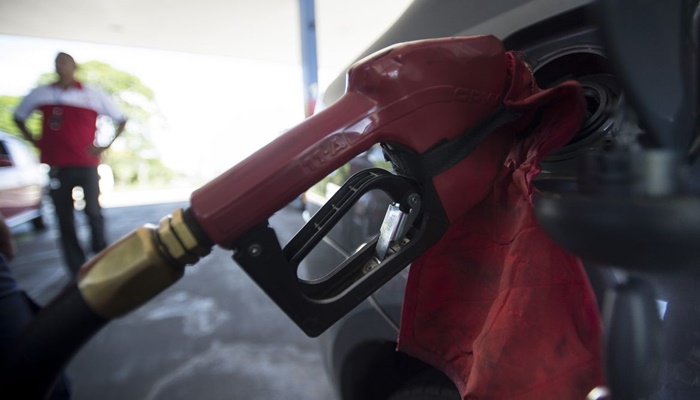 Governo dá prazo de 5 dias para denúncia de preço abusivo da gasolina