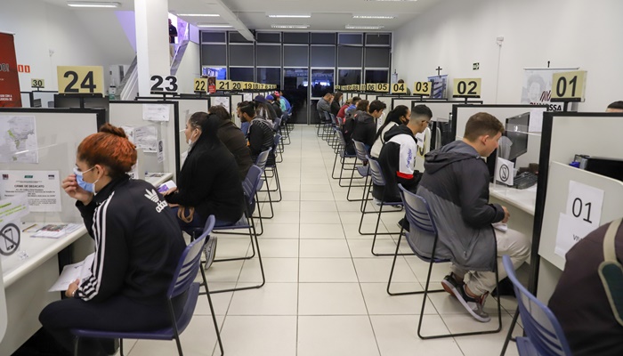  Agências do Trabalhador ofertam 11,7 mil vagas com carteira assinada no Paraná