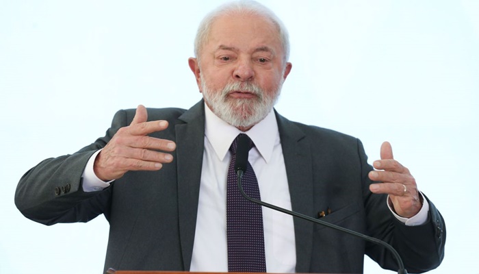 Lula adia embarque à China após apresentar pneumonia leve