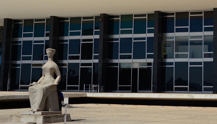 Juiz envia ao STF acusações de réu da Lava Jato contra Moro e Deltan