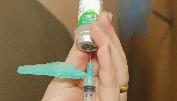  Saúde reforça que vacinas contra a gripe e Covid-19 podem ser tomadas no mesmo dia e local