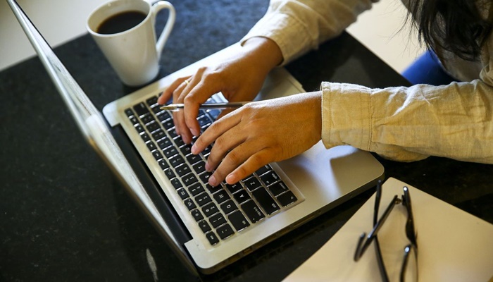 Formação de professores é entrave ao uso de tecnologia em sala de aula