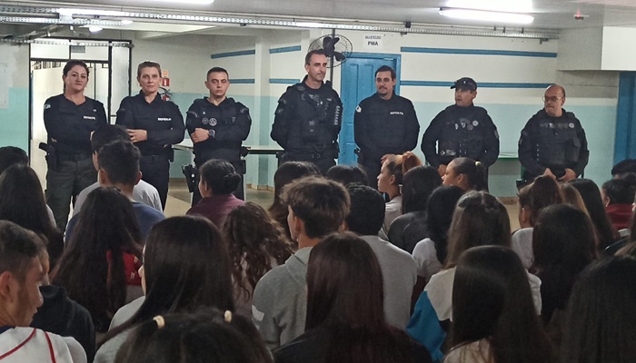  Alunos de Laranjeiras do Sul recebem palestras da Polícia Penal sobre prevenção à violência