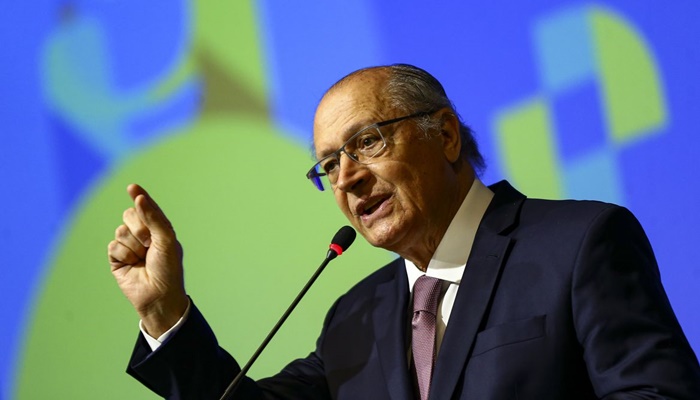 Brasil ficou caro antes de ficar rico, diz Alckmin