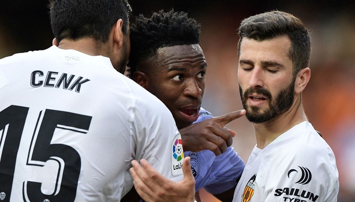 Brasil notificará autoridades espanholas após racismo contra Vini Jr.