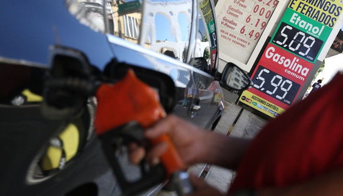 Canal recebe mais de mil denúncias de preços abusivos de combustíveis