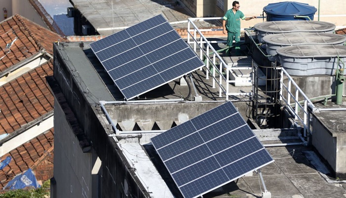 Brasil chega a 2 milhões de placas solares em telhados e terrenos