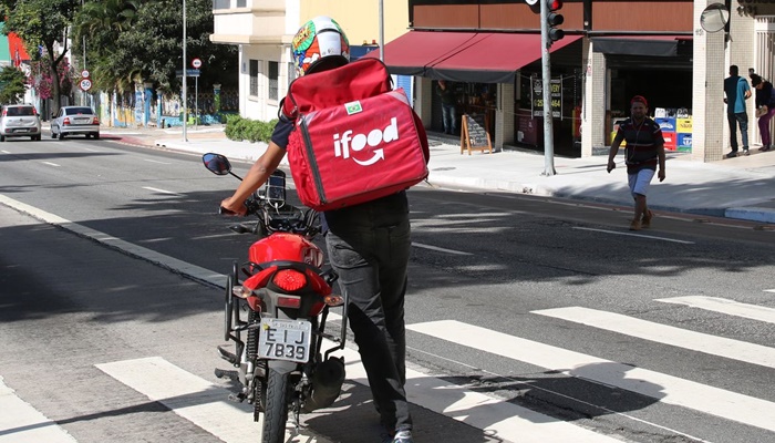 Ifood assina compromisso com MPF após tentar desmobilizar entregadores
