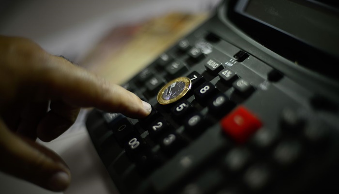 Inflação negativa aumenta pressão por queda de juros