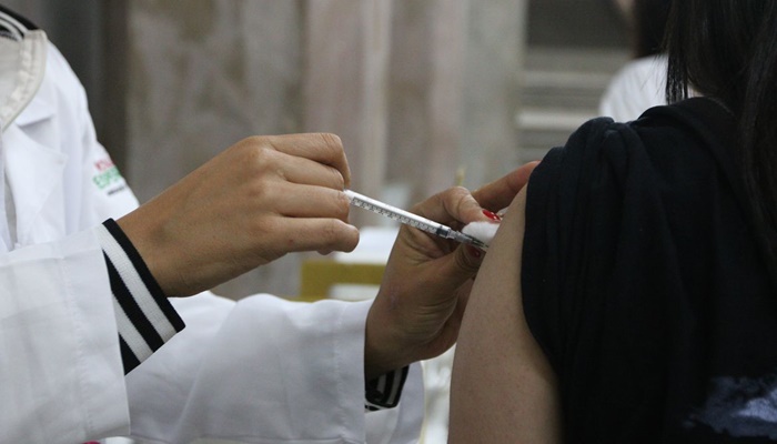 Casos de covid-19 e de gripe estão em queda, aponta boletim da Fiocruz