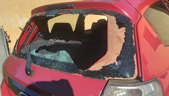 Catanduvas - Família tem carro apedrejado e danificado