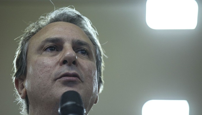 Governo prepara ações para garantir que jovens terminem o ensino médio