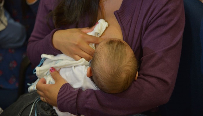 Amamentação induzida ajuda mães que não passaram pela gravidez