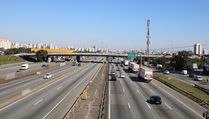 PAC prevê mais de 300 obras em rodovias e ferrovias 