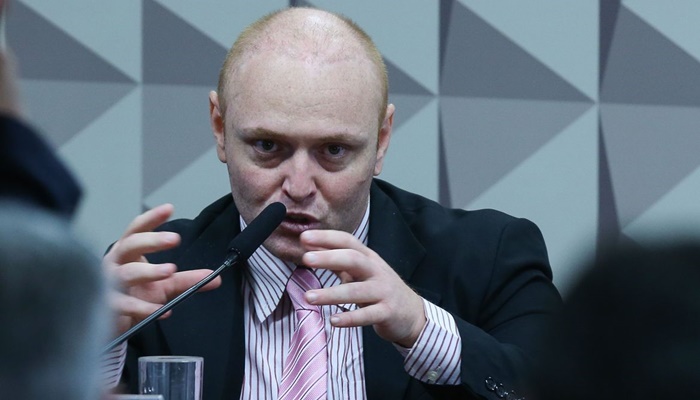 Após depoimento à CPMI, defesa vai pedir proteção a Delgatti