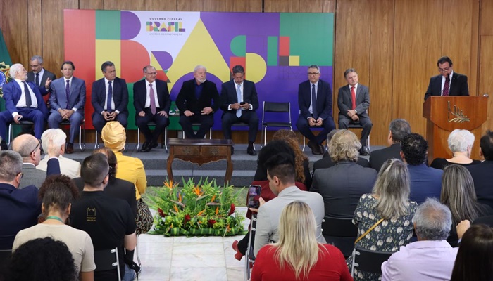 Sancionada lei que aumenta o salário mínimo e amplia a isenção do IR 