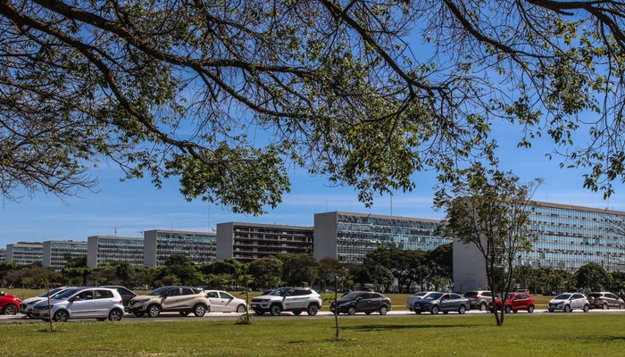 Governo propõe reajuste de 1% para servidores públicos em 2024