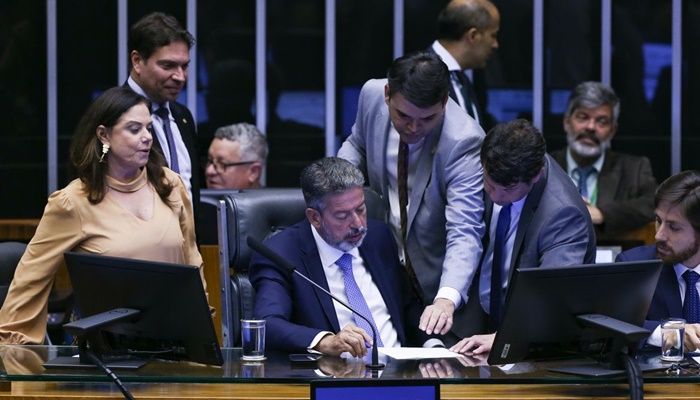 Câmara conclui votação do projeto que altera regras eleitorais
