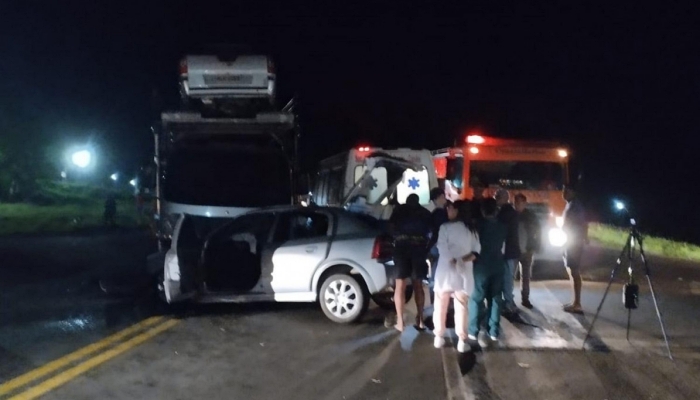 Candói - Colisão entre carro e caminhão deixa quatro feridos na BR-373, em Candói